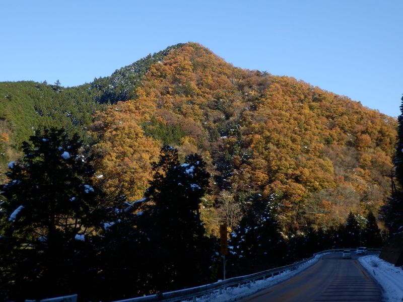 鶴川右岸から聖武連山に行くのは、簡単でない