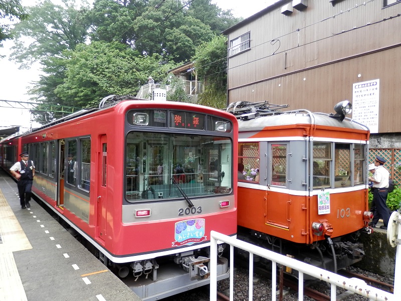登山電車は大平台駅で二度目のスイッチバック