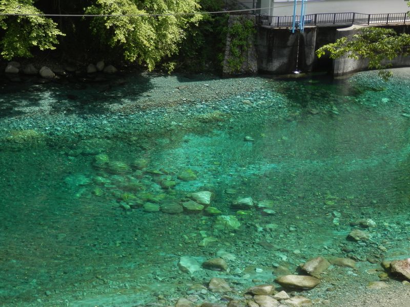 ユーシンから塔ノ岳 -- どうして、こんな青い色になるのだろう