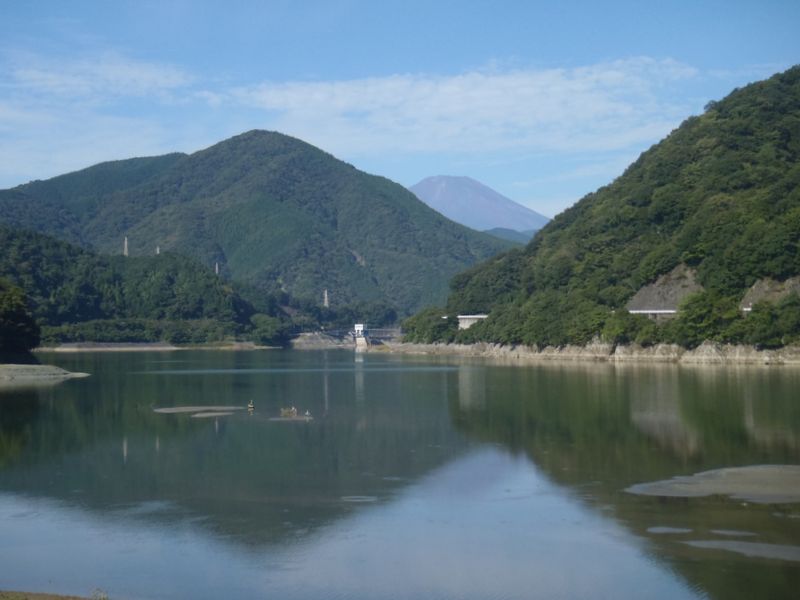 玄倉から望む丹沢湖