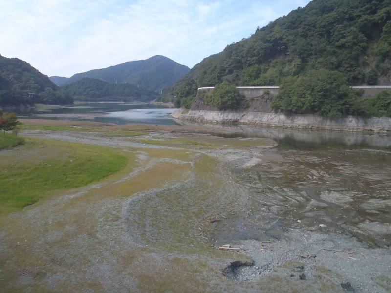 不老山と丹沢湖